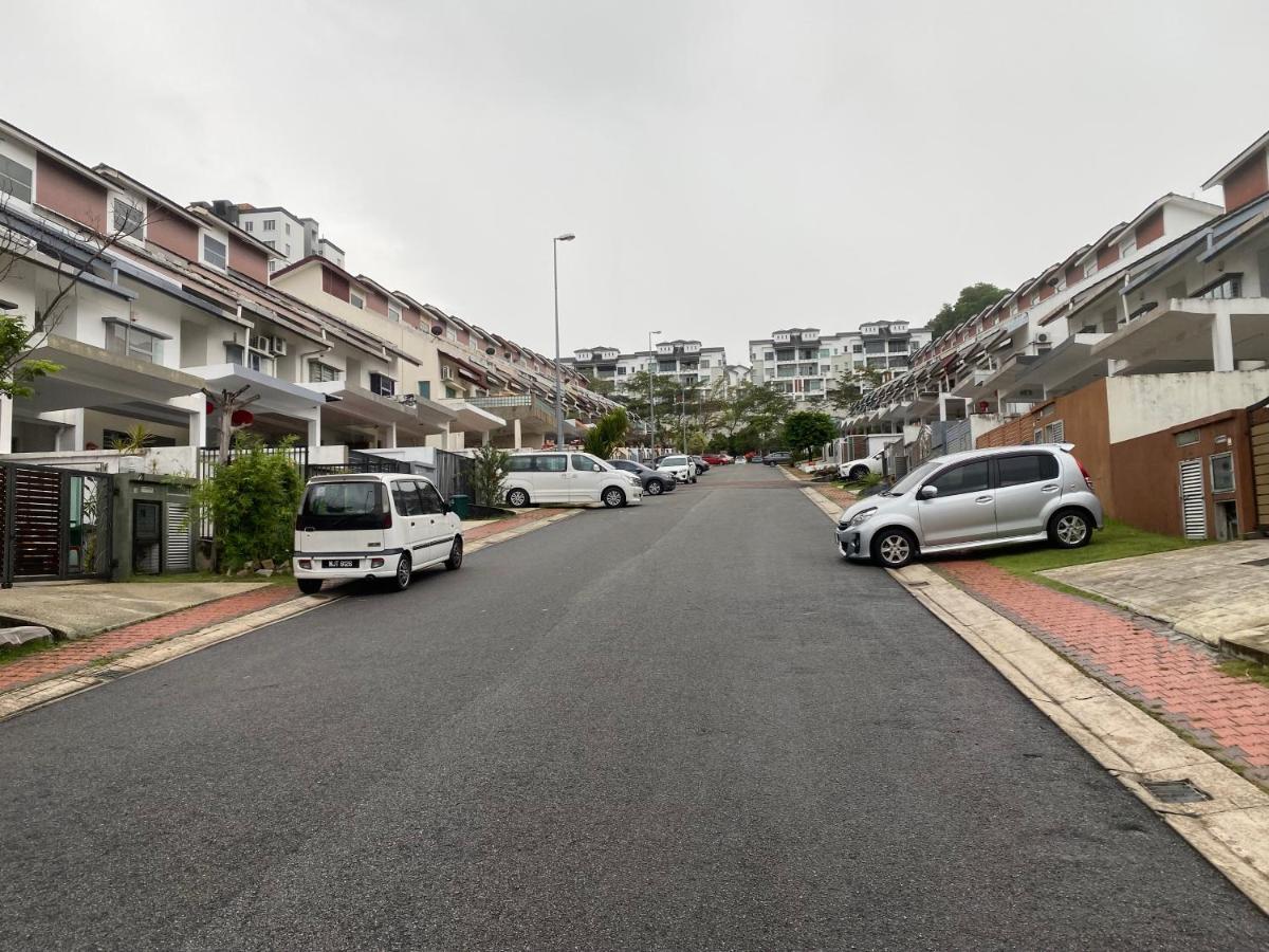 Entire Residential Home•Jia Residences Bkt Serdang沙登温暖的家 スリ・カンバンガン エクステリア 写真