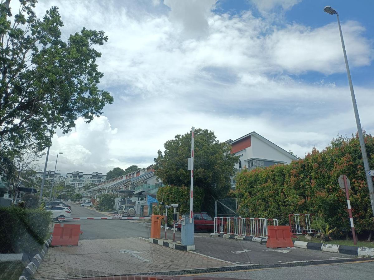Entire Residential Home•Jia Residences Bkt Serdang沙登温暖的家 スリ・カンバンガン エクステリア 写真